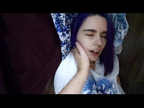 ❤️ Нашао сам своју сестру у орману и помогао јој да сврши ❤ Порно код нас